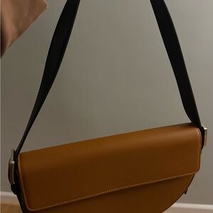 Elegant Tan Leather Shoulder Bag